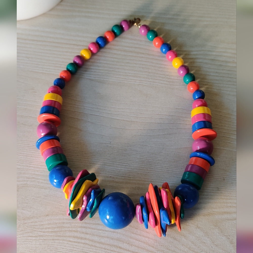 Colorful Chunky Retro-Style Plastic Beaded Statement Necklace 18"